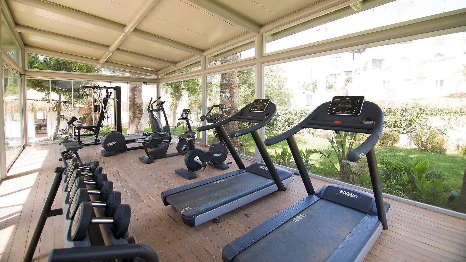 טורגוטריס Charm Beach Hotel